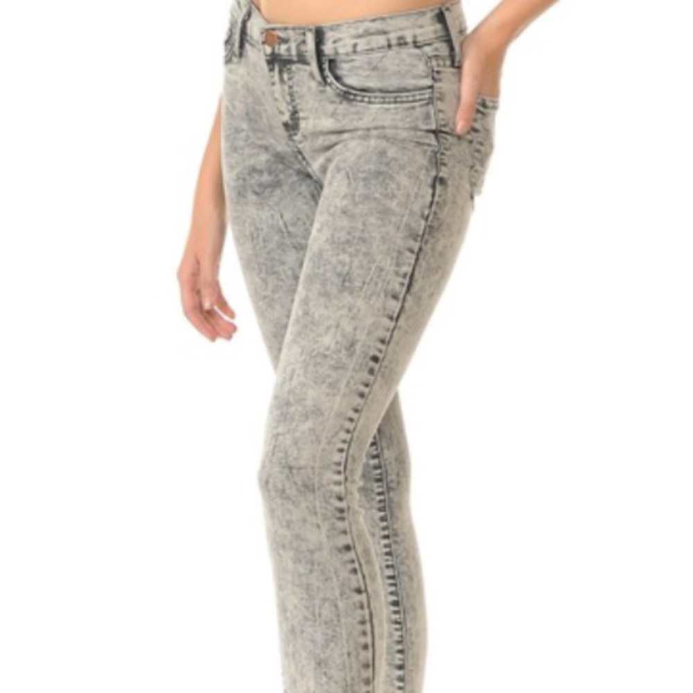 Vibrant M. I. U super skinny jeans. Sz 5